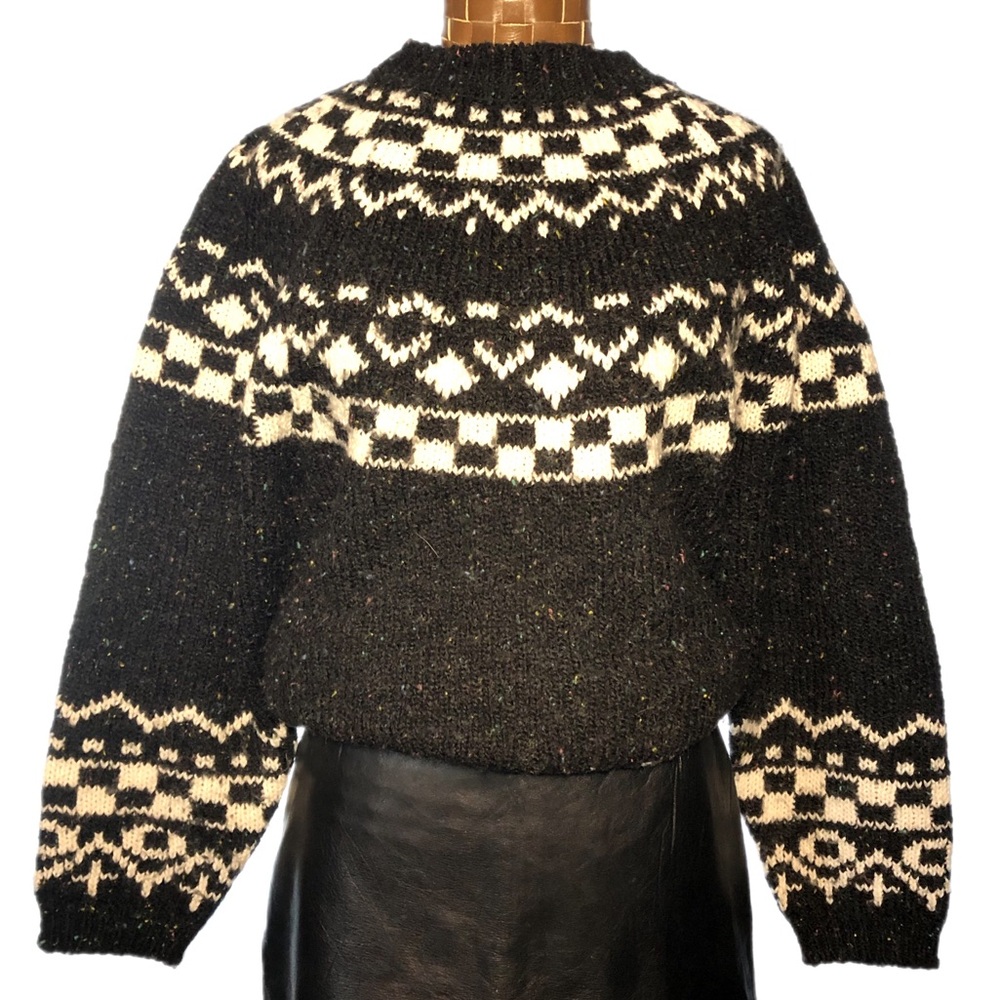Vintage Black and White Patterned Knit Sweater - Picture 4 of 17